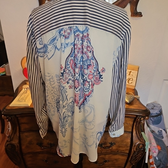 CHICO'S Size 3 (16/18) Blue & White Stripped Long Sleeve Button Down - Picture 4 of 6